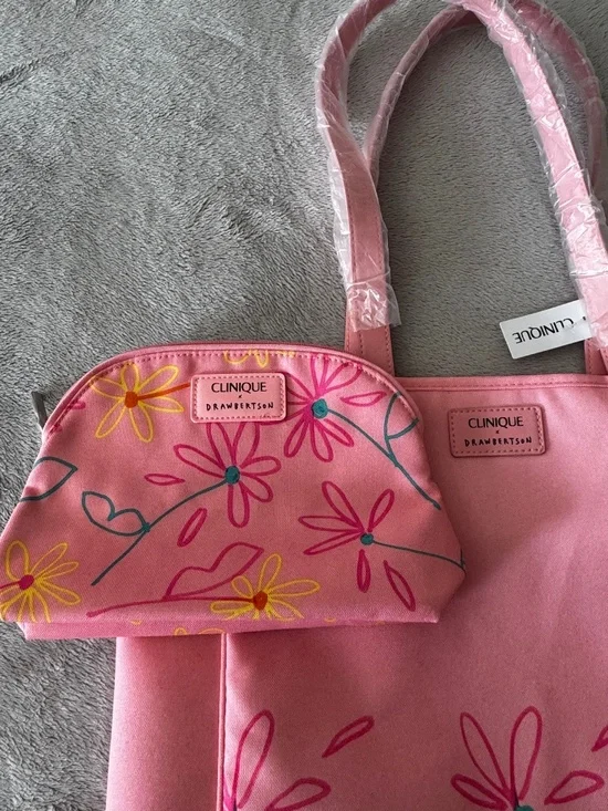 Clinique Pink Tote Bag and Cosmetic Bag set Drawbertson Flower Design NWT - Picture 6 of 7